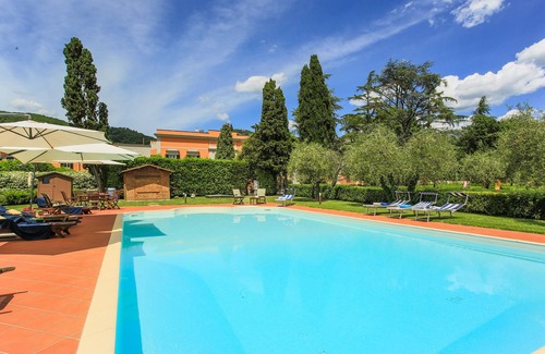 Pistoia Villa | Ideal Villa in Pistoia with Pool and Pet-Friendly Amenities