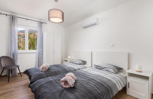 Icici Villa | Villa Ines: Guest Rated 9.9 with Oceanfront Amenities