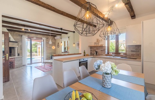 Stifanici Villa | Relaxing Villa Ingrid with Large Pool Near Porec