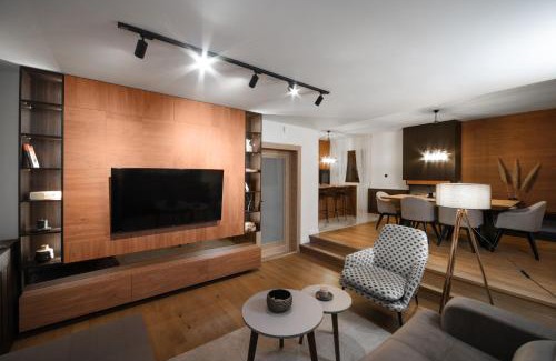 Kolasin Villa | Relaxing Villa Inverno & Spa with Ocean View & Hot Tub