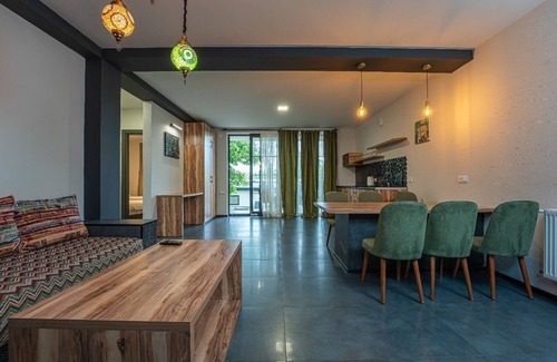Telavi Villa | Cozy Villa Ipanema: Family-Friendly with Breakfast Included