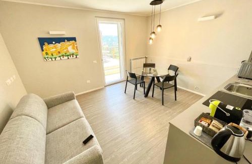 Ocenelli Villa | Villa Ipnotica: Scenic Views & Pool Oasis for 7 Guests