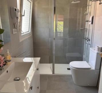 Pineda de Mar Bed & Breakfast | Villa IRI: Cozy Room with Private Bath and Balcony