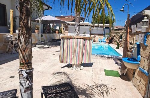 Crotone Bed & Breakfast | Idyllic B&B Villa Irma: Oceanfront Retreat with Pool