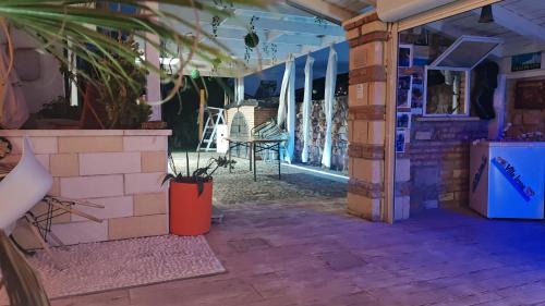 Crotone Bed & Breakfast | Idyllic B&B Villa Irma: Oceanfront Retreat with Pool
