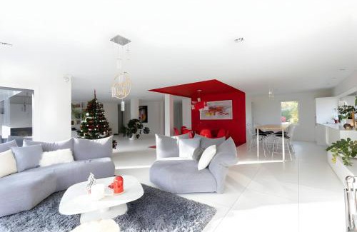 Le Mans Villa | Villa Isaac - Family-Friendly Getaway with Parking in Le Mans