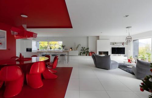 Le Mans Villa | Villa Isaac - Family-Friendly Getaway with Parking in Le Mans