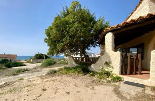 San Giovanni di Sinis House | Villa Isabella: Family-Friendly Retreat with Pet Amenities