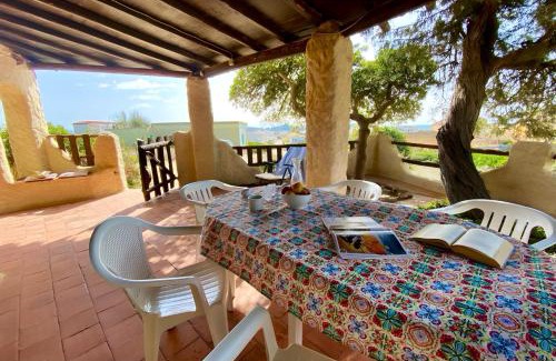 San Giovanni di Sinis House | Villa Isabella: Family-Friendly Retreat with Pet Amenities