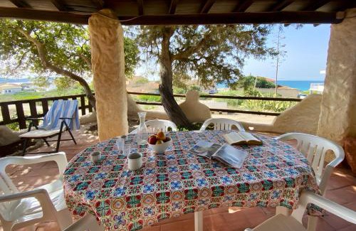 San Giovanni di Sinis House | Villa Isabella: Family-Friendly Retreat with Pet Amenities