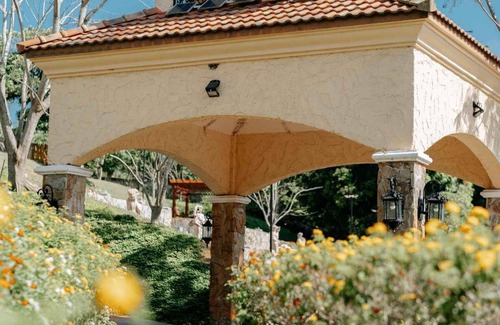 Tagaytay House | Inviting Villa Isabella by Villa D'Este with Breakfast Options