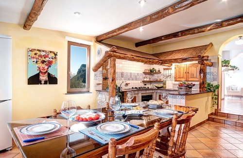 Nerano Villa | Villa Islamorada: Relax by the Pool with Sea Views
