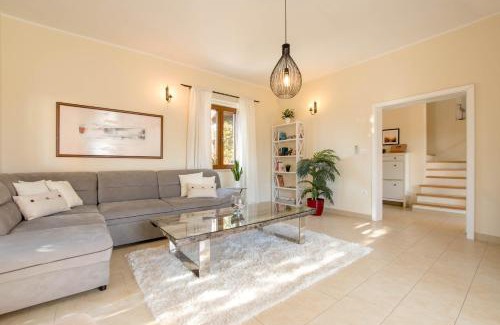 Peruski Villa | Experience Oceanfront Bliss at Villa Island View