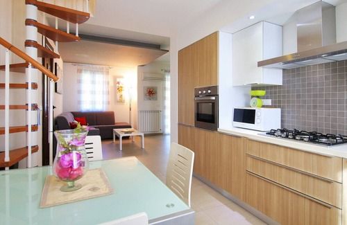 Piana Calzata Villa | Cozy Villa Tulipano: Garden, Ocean View & Near the Sea