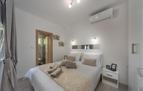 Sinj House | Explore Villa Ivandvor: Pet-Friendly Retreat with Pool