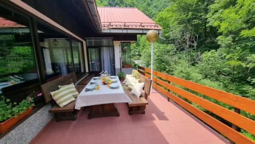 Cabar Villa | Inviting Villa Izvor Čabranke with Ocean View & Pool