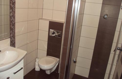 Zielona Gora House | Villa Jaśmin: Pet-Friendly Stay with Breakfast Included