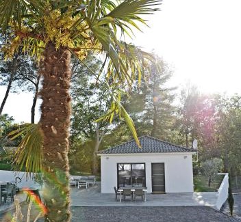 Meyrargues House | Elegant Villa with Jacuzzi, Pool & Ocean Views Near Aix