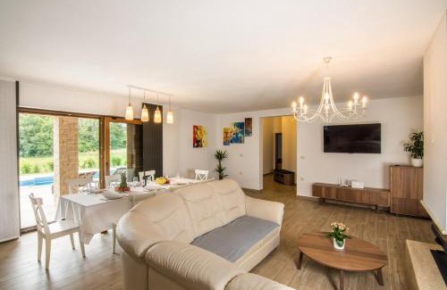 Nedescina House | Discover Villa Jadran: 4-Star Hotel with Pool & Kitchen