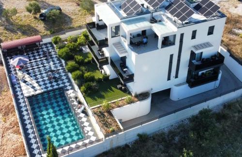 Rogoznica Hotel | Discover Villa Jane Inn: Oceanfront Oasis with Pool Access