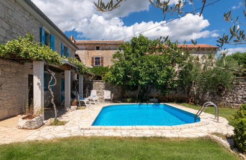 Vosteni Villa | Villa Janko: Oceanfront Family Retreat with Pool & Pets Welcome