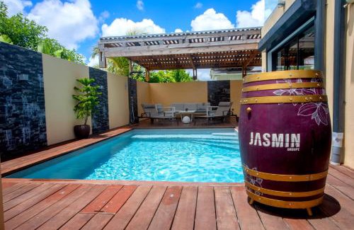 Destrellan Villa | Villa Jasmin: Exceptional Oceanfront Stay with Pool Access