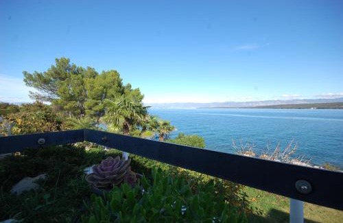 Vantacici House | Villa Jazz: Family-Friendly Retreat with Ocean Views