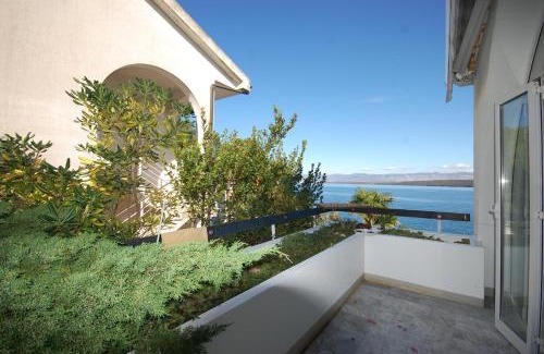 Vantacici House | Villa Jazz: Family-Friendly Retreat with Ocean Views
