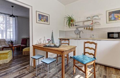 Laon House | Villa Jeannot: Ideal Family Retreat with Garden