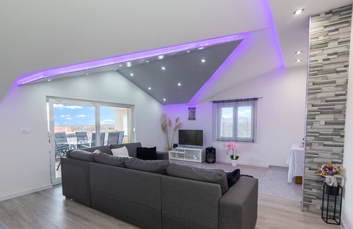 Cista Provo Villa | Villa Jelena in Makarska: Family-Friendly with Pool Access
