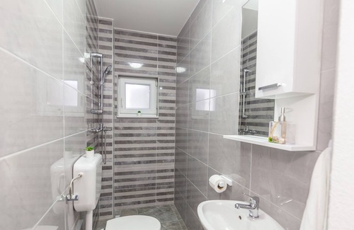 Cista Provo Villa | Villa Jelena in Makarska: Family-Friendly with Pool Access