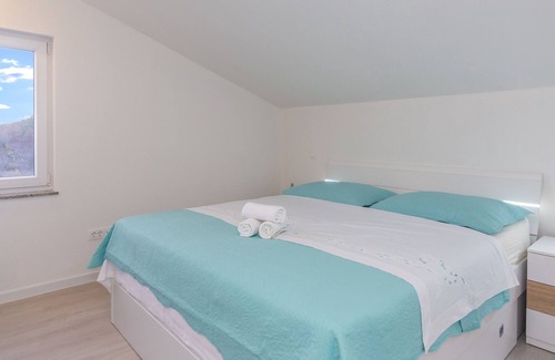 Cista Provo Villa | Villa Jelena in Makarska: Family-Friendly with Pool Access