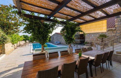 Mocici Villa | Villa Joe: 4-Star Oceanfront Retreat with Spa & Pool