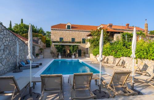 Mocici Villa | Villa Joe: 4-Star Oceanfront Retreat with Spa & Pool