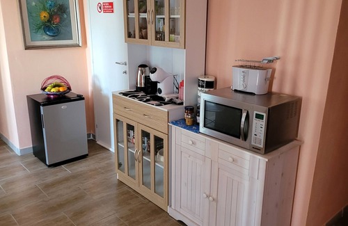 Iolanda di Savoia Bed & Breakfast | Delightful Villa Jolanda: Relaxing Pool & Breakfast Awaits