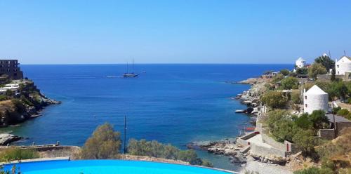 Koundouros House | Villa Jopeli: Poolside Retreat with Ocean Views in Koundouros