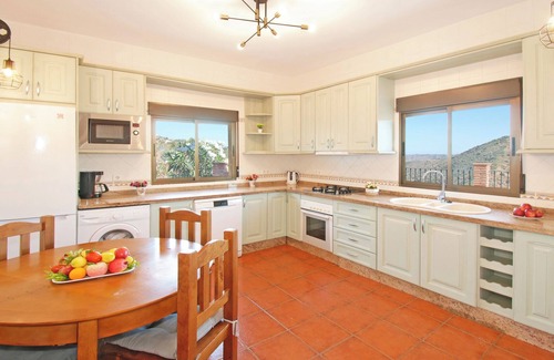 Comares Villa | Villa José 1: Pet-Friendly Oasis with Heated Pool & Ocean View