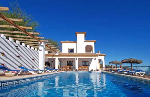 Comares Villa | Villa José: Pet-Friendly Retreat with Heated Pool & Sea View