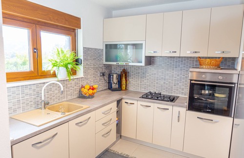 Velika Cista Villa | Guest Rated 10/10! Villa Josip with Pool & Lake View