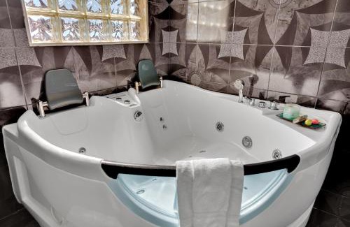 Sunrise Manor Apartment | Private Villa Juan Suite with Oceanfront Pool & Hot Tub