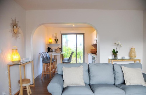 Agon-Coutainville Villa | Beautiful Villa Jules Grand Gîte: Oceanfront with Pool