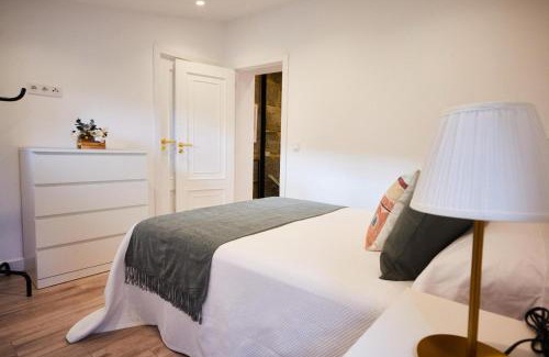 Ribadavia Apartment | Villa Julia: Family-Friendly Retreat with Outstanding Reviews