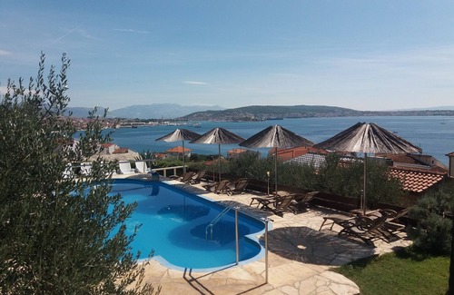 Seget Donji Apartment | Villa Julio's Two-Bedroom Apartment with Ocean View Terrace