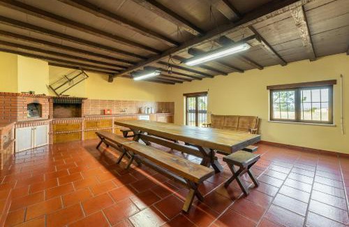 Usseira Villa | Villa Junceira: Oceanfront Escape with High Guest Ratings