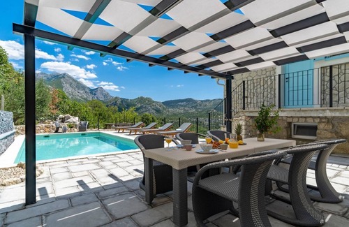 Zadvarje Villa | Villa June: Family-Friendly Two Bedroom Villa with Pool