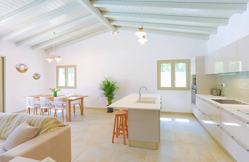 Petaleia Villa | Villa Jupeter: Private Pool Retreat Steps from the Sea