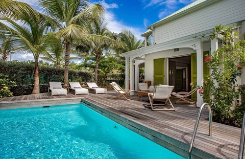 Orient Bay Villa | Beachside Villa with Pool & Ocean Views – Guest Rated 10/10