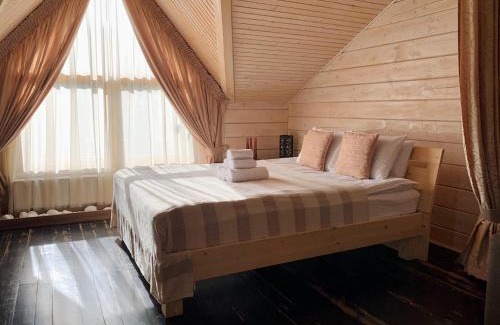 Lychakivskyi District House | Unforgettable Villa Kaiser: 4-Star Retreat with Pool & Hot Tub