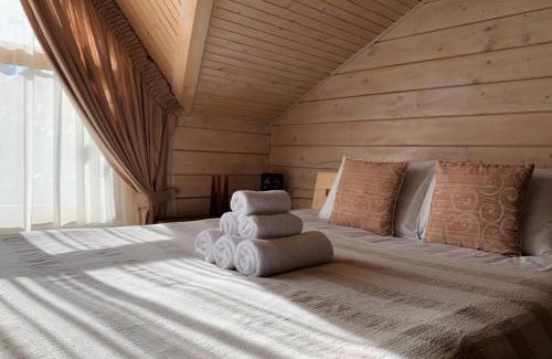 Lychakivskyi District House | Unforgettable Villa Kaiser: 4-Star Retreat with Pool & Hot Tub