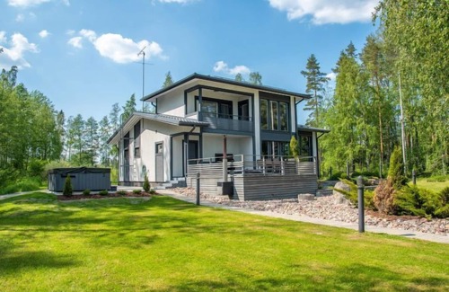 Pori House | Lake View Villa Kaivopuisto by Interhome - Guest Rated 10/10